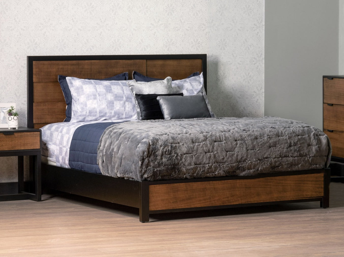 Cama Calabria C/Negro-Miel Wash